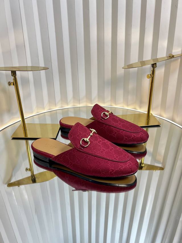 Gucci Jordaan women's slip-on. A true icon of Gucci's design heritage, the Jorda