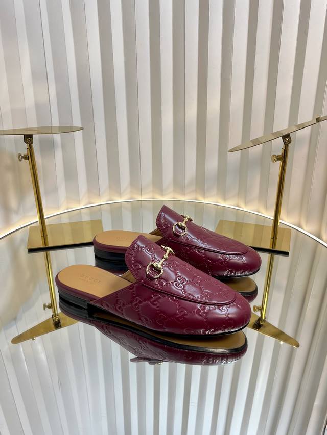 Gucci Jordaan women's slip-on. A true icon of Gucci's design heritage, the Jorda