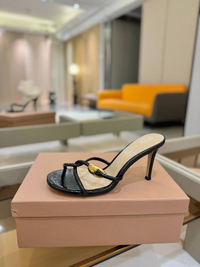 Original Gianvito Rossi 2025 Slides, Premium Quality. These thin-strap, high-hee