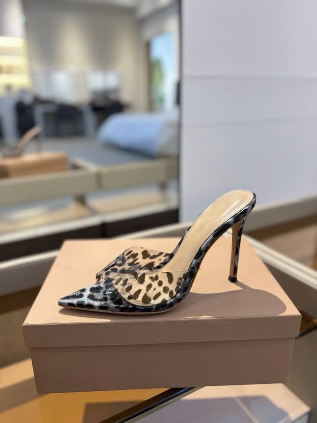 Price: {Half Slipper} Gianvito Rossi Eiko Stiletto, effortlessly mobile. These G