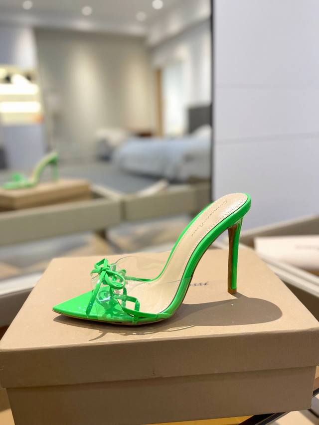 Price P: {Half Slippers} Gianvito Rossi Eiko Stiletto, move with ease. This Gian
