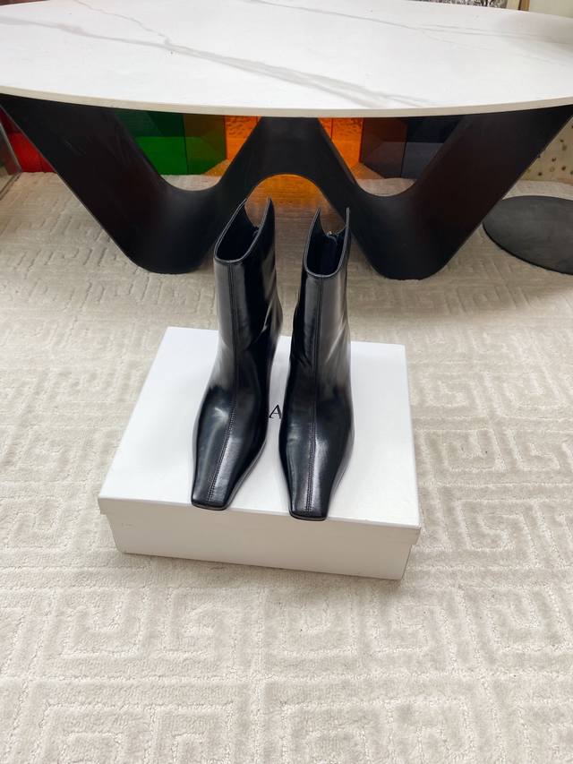 Factory Price P Khaite 2025 Fall/Winter New Style Stunning Boots. Cool and styli