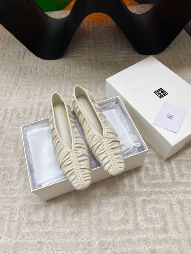 Factory Toteme 25S square-toe pleated ballet flats. The square toe design makes