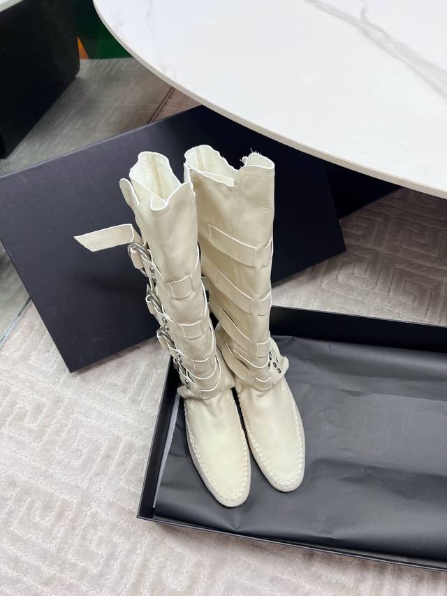 Factory Ann Demeulemesster's 2025 new knight boots. This collection perfectly ca
