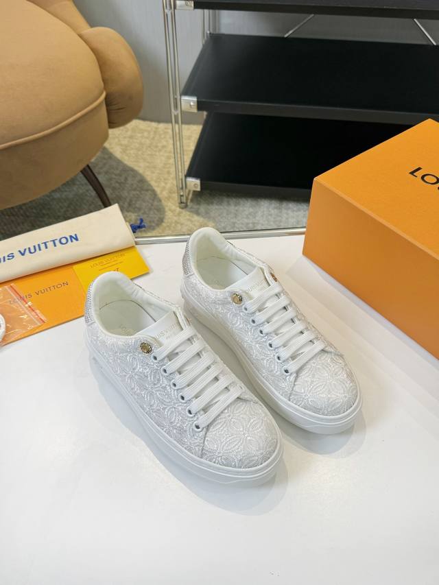 Factory Price Beverly Hills Sneaker Collection. This Beverly Hills sneaker featu