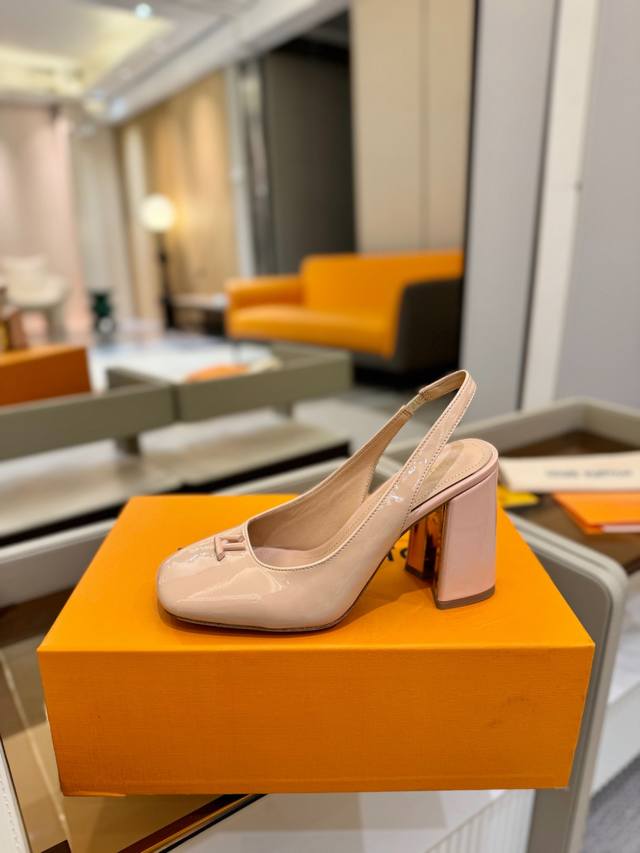 Price P: L's latest spring and summer counter catwalk official website series, s