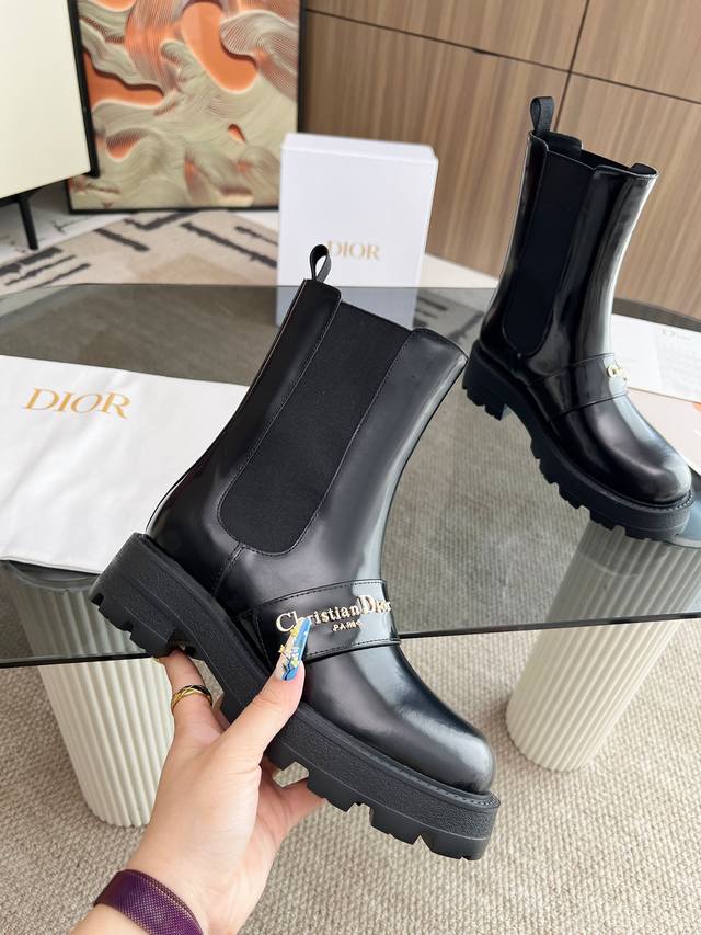 Top-of-the-line Dior 2025 classic hobnail boots are so beautiful! The textured h
