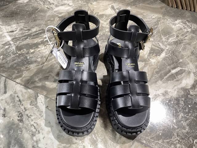 Prada 2025 Spring/Summer new sandals, Roman platform sandals and slippers, the l