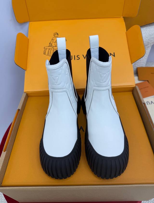 Top-quality Lv classic shell-soled Chelsea ankle boots. 2025 new original last.