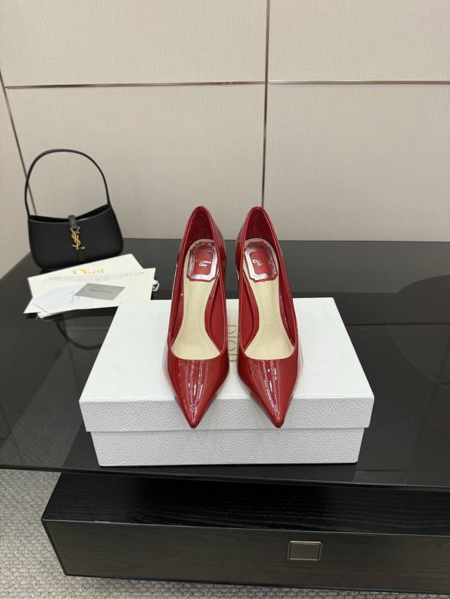 Dior's Spring/Summer patent leather pointed-toe high-heeled shoes continue the D