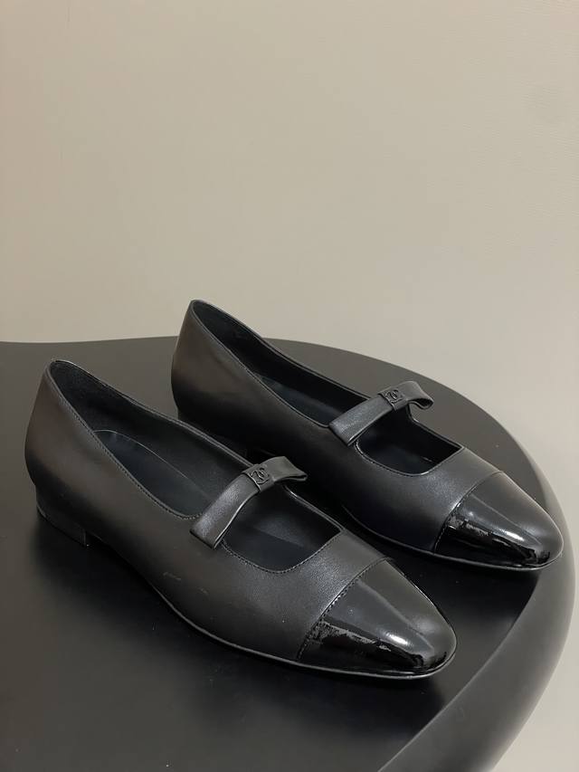 New Chanel 25B Early Fall Bow Mary Janes. Classic double C small buckle flat bal