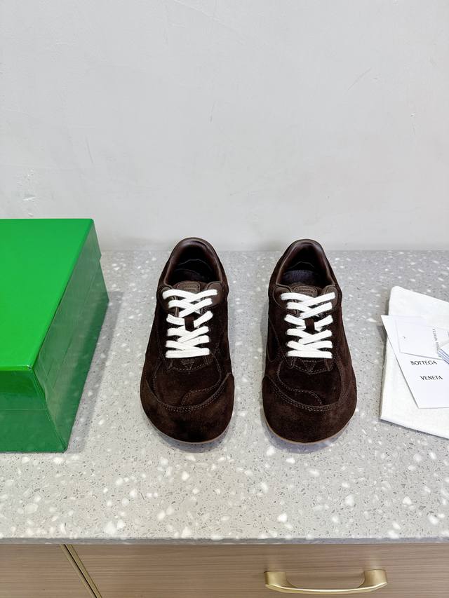 Bottega Veneta 25Ss Spring/Summer Retro Forrest Gump Sneakers. The all-new unise