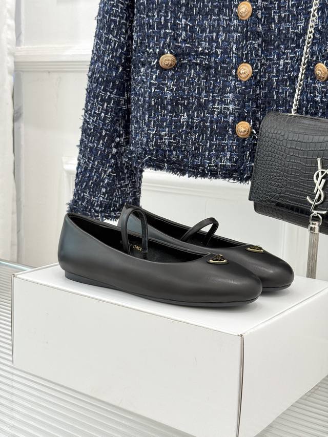 When placing an order, please specify: Original airplane box 10 top plate Prada
