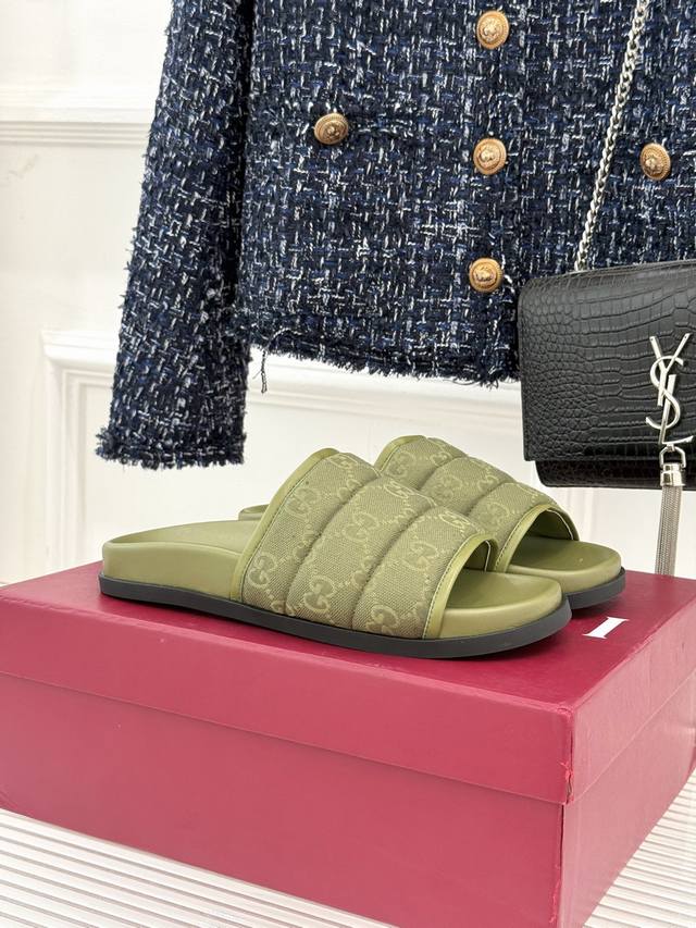 Factory Price: Gucci 25Wf Spring/Summer New Double G Monogram Casual Slippers. A