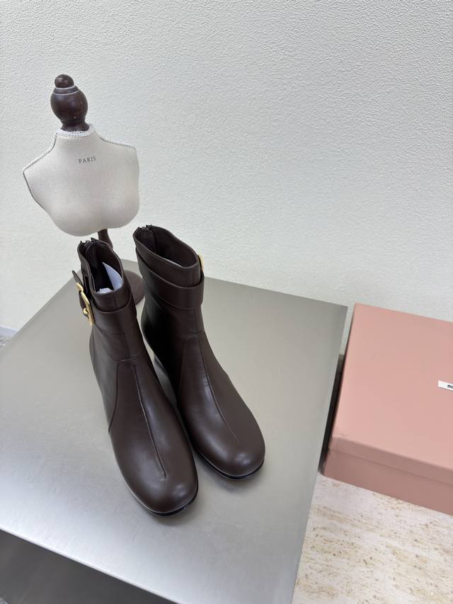 Miu'miu 25 Aw women's boots in lambskin, round toe, square heel, and metal faste