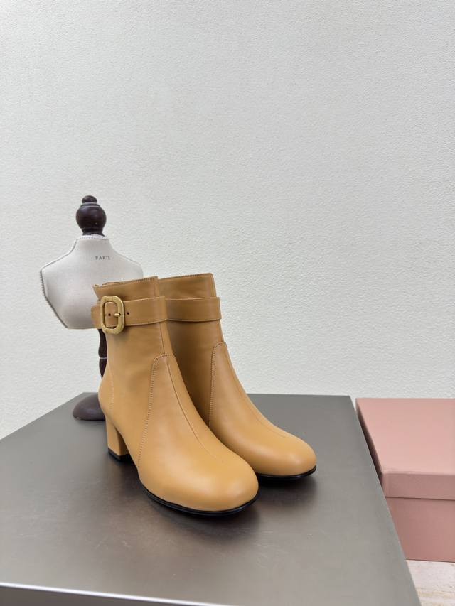 Miu'miu 25 Aw women's boots in lambskin, round toe, square heel, and hardware fa
