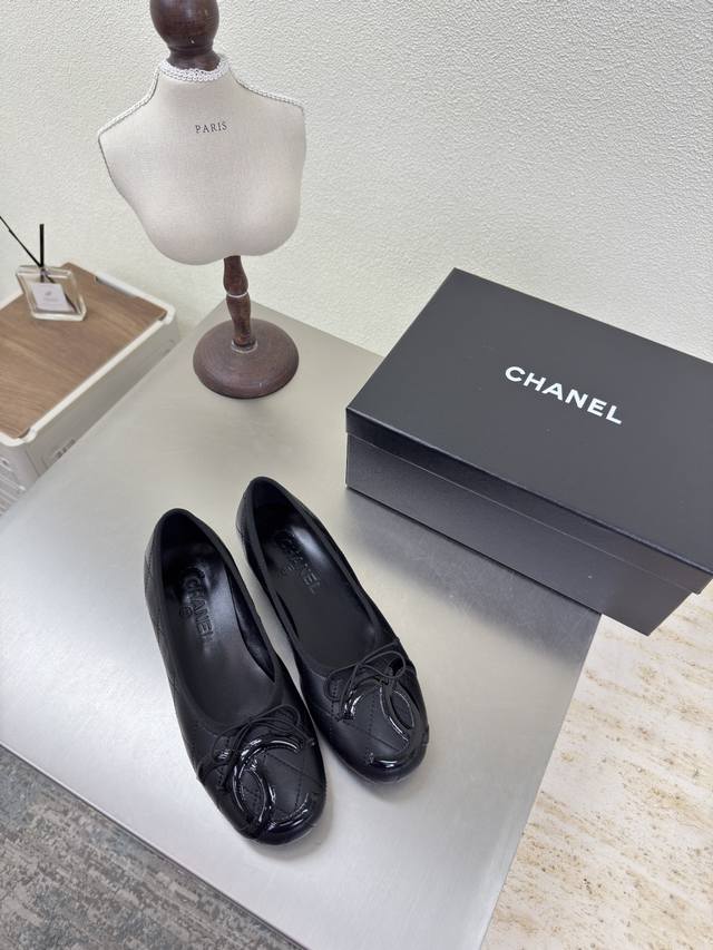Large Logo 25Ss Early Fall Mary Jane Chanel flat sole with 3D embroidered logo f