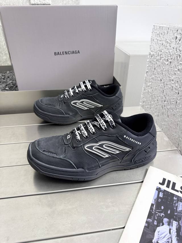 factory release 510 Balenciaga Hamptons Worn-Out 25Fw latest colorway, featuring
