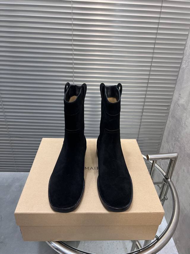 Factory Lemaire Fall/Winter Square-Toe Slip-On Flat-Heeled Ankle Boots! A pair o