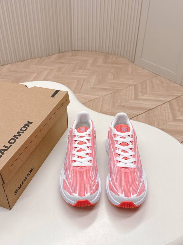 releases the new Salomon 25Ss trail running shoes, a couple's pair designed for