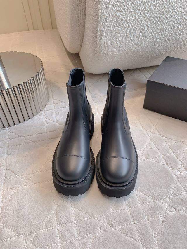Factory Price: P. Top-of-the-line Chane's newest thick-soled Chelsea ankle boots