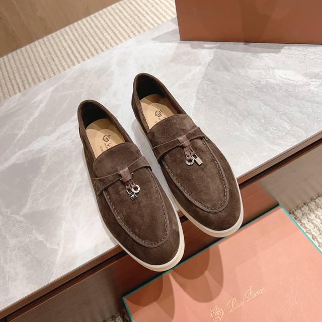 Loro Pian* classic hit Lp top-of-the-line British tassel flat loafers. So, these
