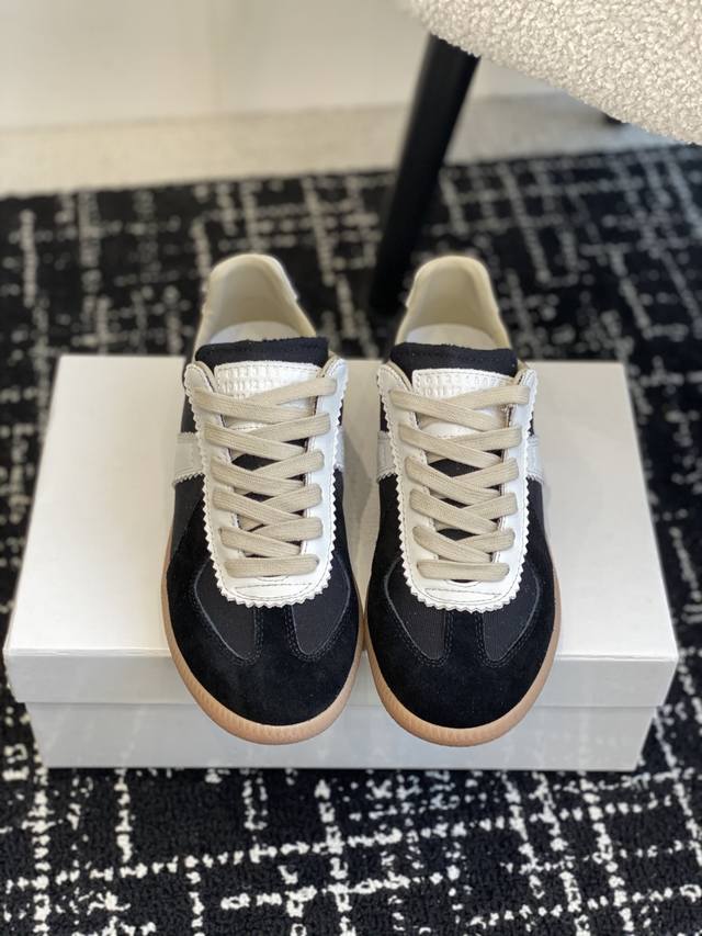 Shopping-level Maison Margiela Mm6 classic Morello shoes. Margiela's most comfor