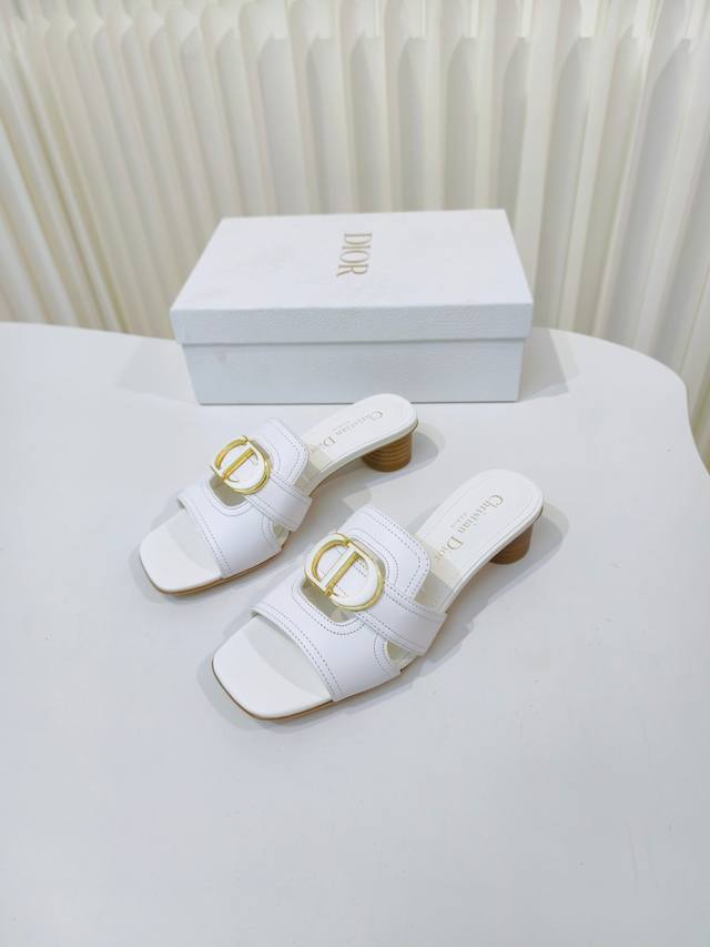 Dior's fall hit is here! This C'Est Dior low-heeled sandal is elegant and stylis