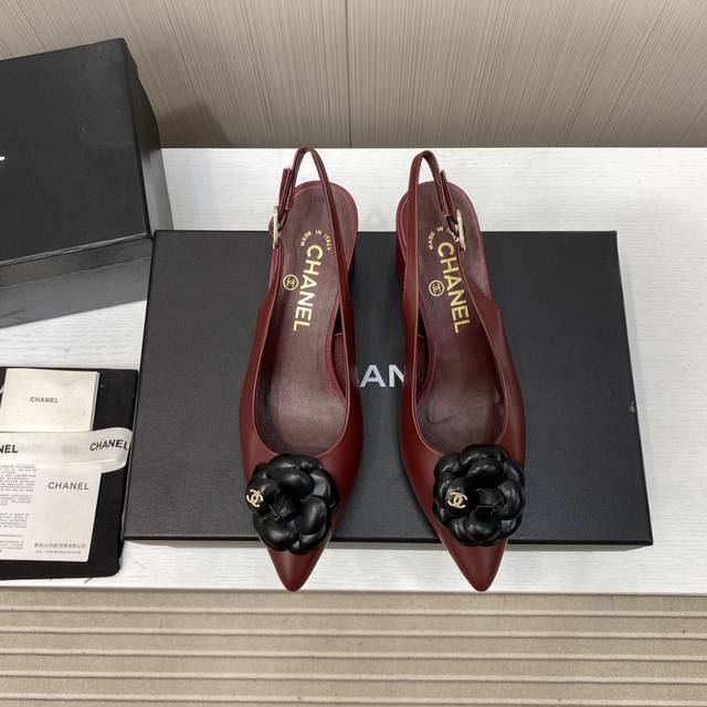 Factory Price: P Chanel catwalk slippers, a one-to-one replica of the original.