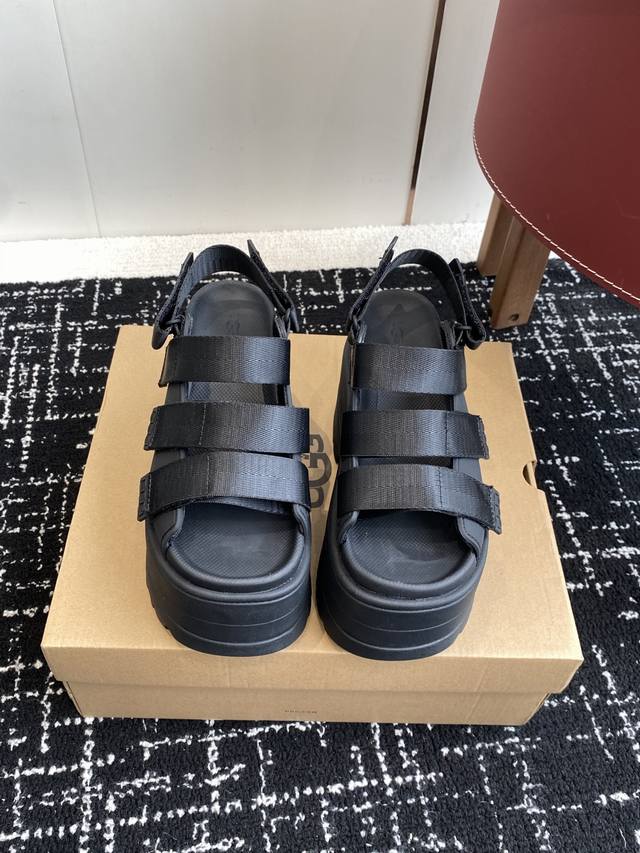 Shopping-grade Ugg 25Ss new summer thick-soled small celebrity sandals, this is