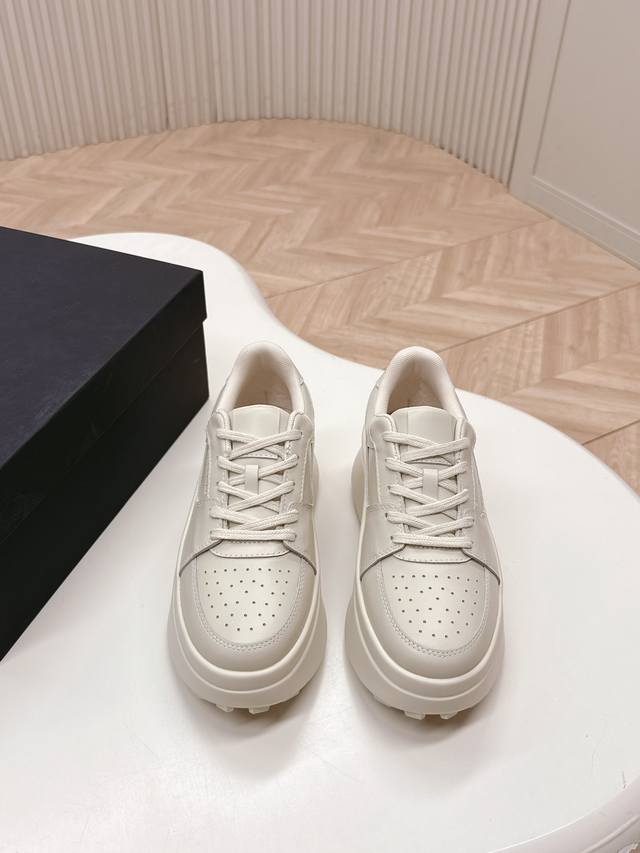 Dymonlatry, a niche fashion brand, recommends the popular 25Ss retro thick-soled
