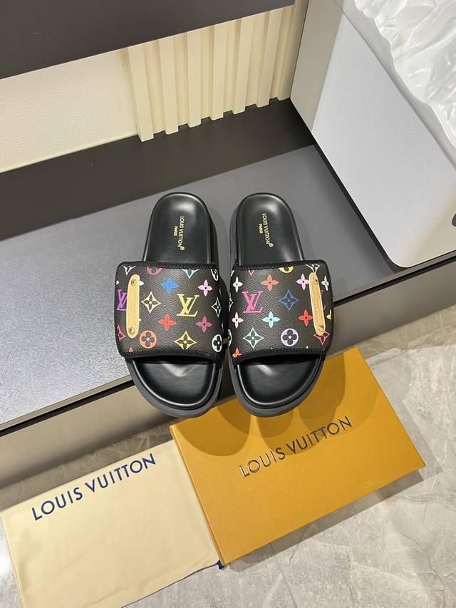 Size: 38-44 45 Customized Louis V* high-end luxury slippers, 1:1 high-end qualit