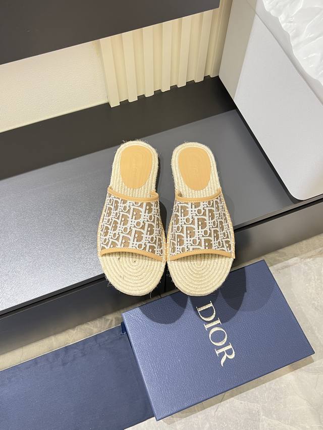 Dior* men's slippers, high-end and stylish, quality comparison at the counter. H