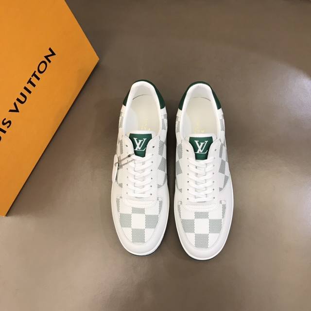 Ouis *Uitto* classic men's casual sneakers, featuring a checkerboard-printed top