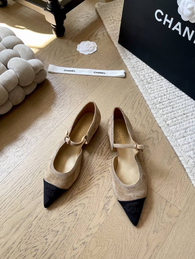 Chanel 25C new rhinestone pointed toe shoes, top-of-the-line! First-come, first-