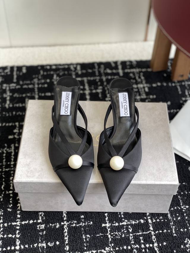 These premium silk pearl Jimmy Choo 25Ss Spring/Summer collection's new high-hee