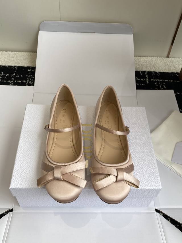 Shopping-level official website synchronized airplane box Dior 25Ss early spring