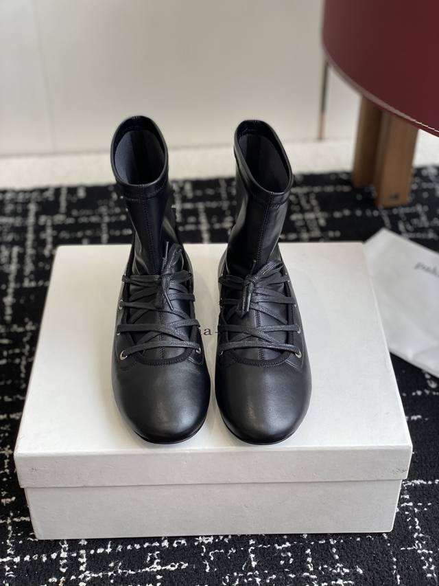 Paloma Wool new arrival, one shoe for multiple wears. Sharp leather stitching an