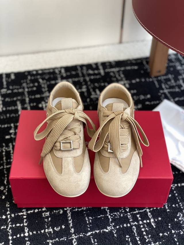 Purchasing-level Roger Vivier Rv 25Ss latest German training casual shoes. Casua