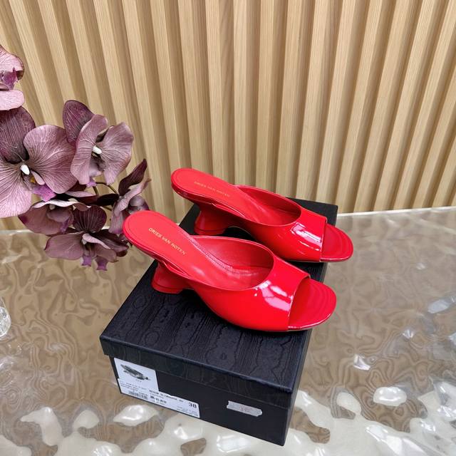 Spring/Summer new collections are now available at the store. Dries Von Noten Dv
