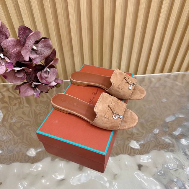 Loro Piana L classic and beautiful slippers, flats, minimalist style, retro and