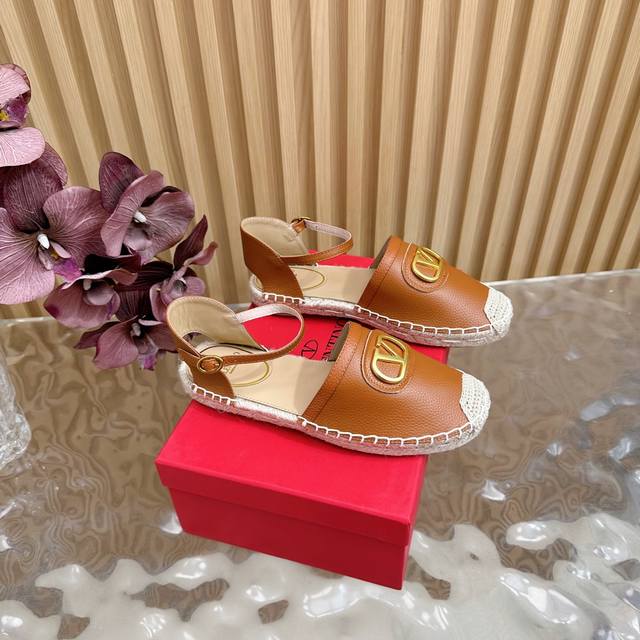 Valentino Garavani fast shipping, top-tier purchasing agent, highest-quality fis