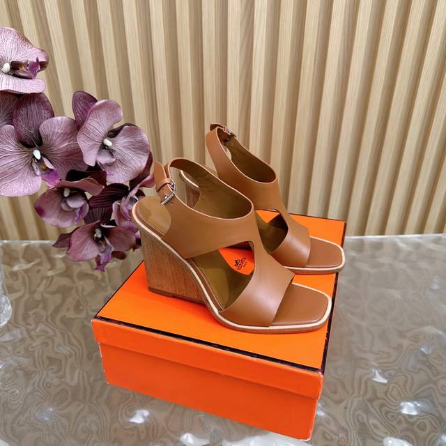 Spring/Summer New Style Wedge Sandals. New Herm