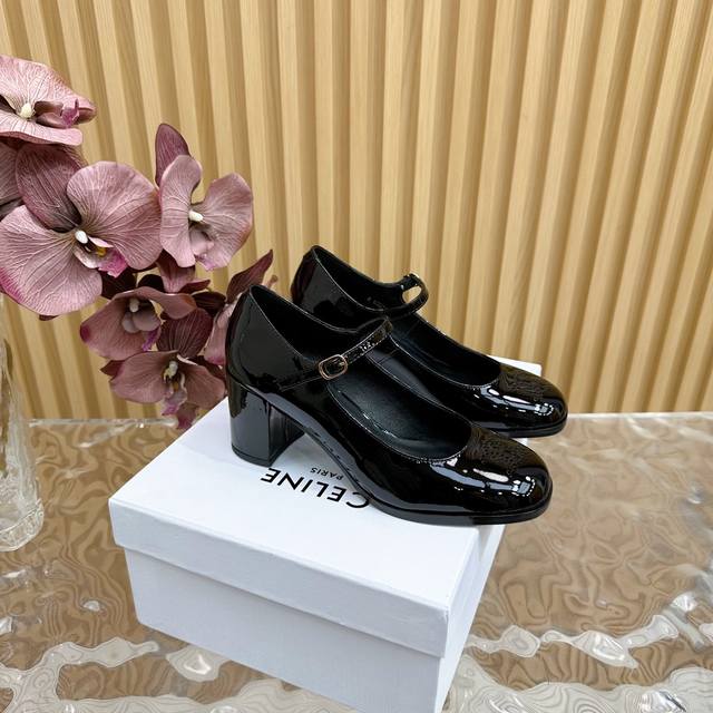 Celine 24Ss, the same shoe worn by Celine and Gao Yuanyuan, is a super youthful,