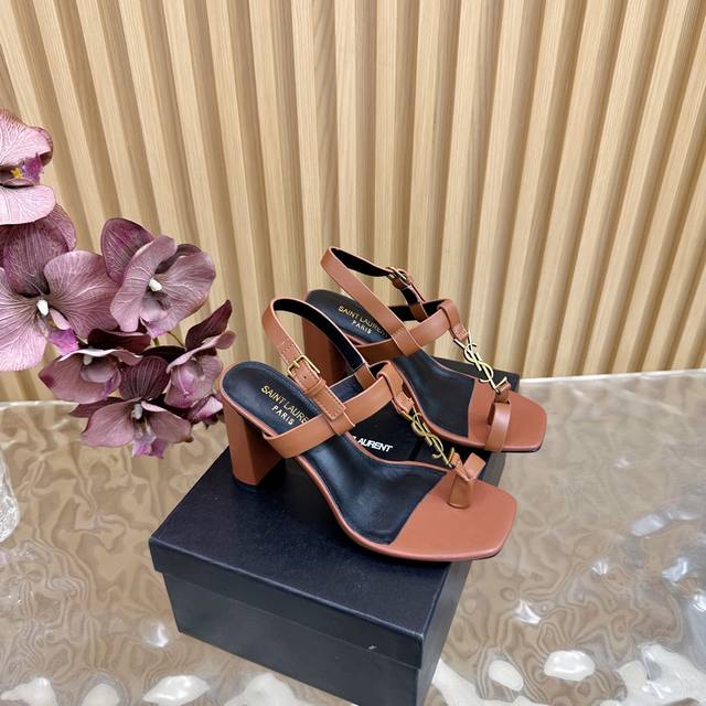 Saint Laurent 25Ss Spring/Summer new YSL pointed-toe pumps with iron-toe letteri
