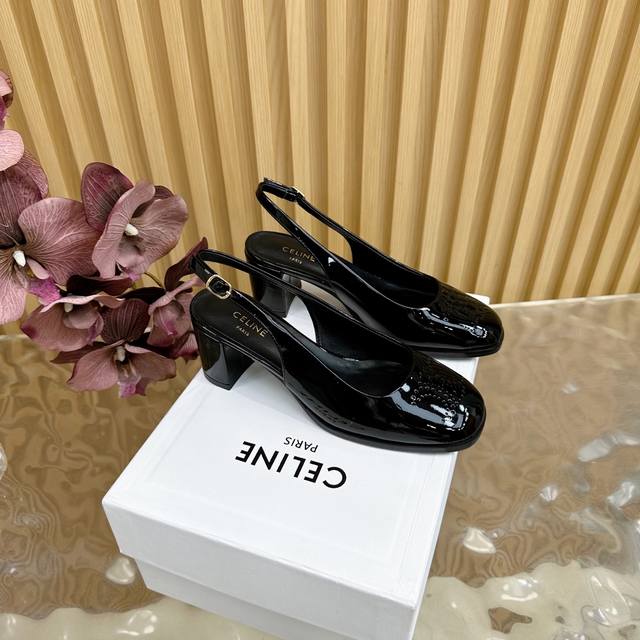 Celine 25Ss. These shoes, worn by Celine and Gao Yuanyuan, are incredibly youthf
