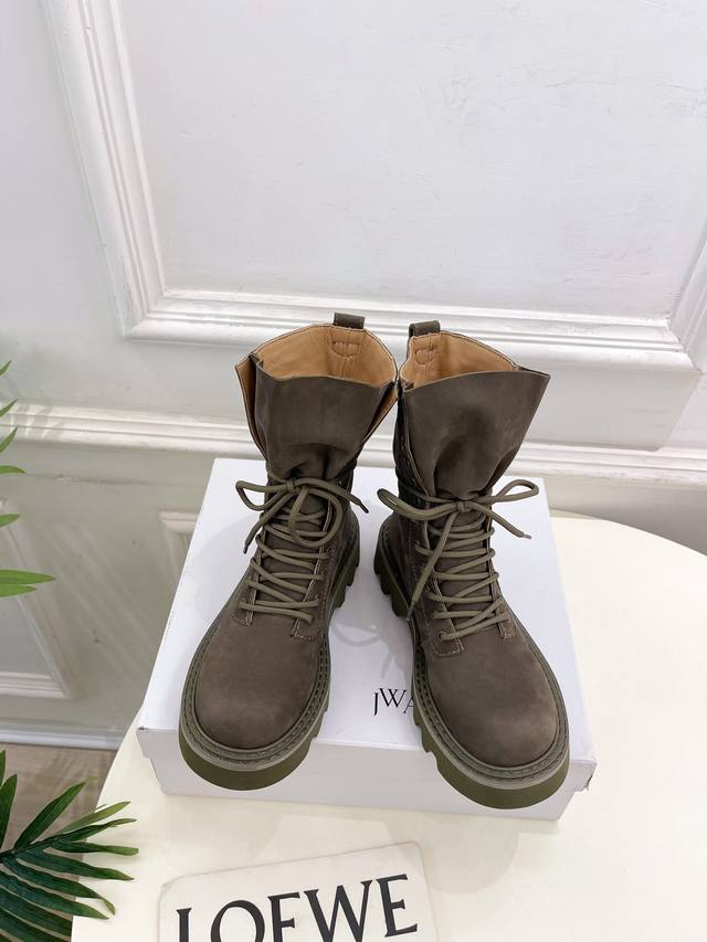Jw Anderson's new fall/winter classic thick-soled lace-up Martin boots are a fav