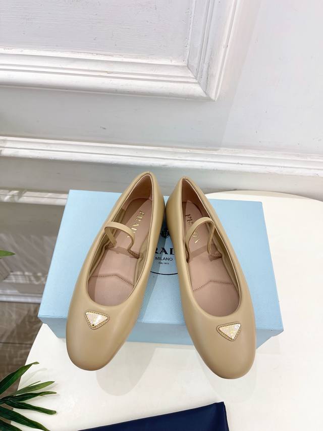 Prada 25 counter catwalk model early spring new Nappa triangle logo sheepskin ba