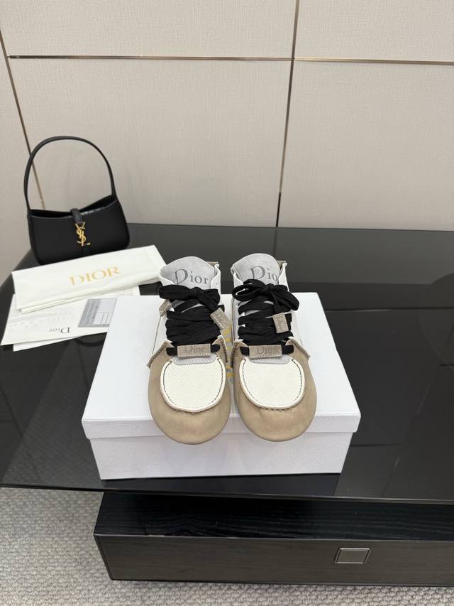 a premium high-top Dior couple's pair, exclusively released with a mold. This lo