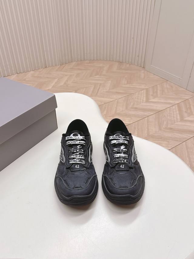 Balenciaga Winter25 Hamp Tons sneakers are released for both men and women. Unde